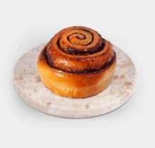 1 Freddo Espresso Regular + 1 Cinnamon Roll