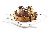 1 Freddo Espresso Regular + 1 Κρουασανάκι Πραλίνα + 1 Βάφλα Πραλίνα + 1 Νερό 500ml