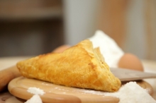 1 Freddo Espresso + 1 Τυρόπιτα Τρίγωνη + 4 Σοκολατοπιτάκια