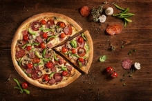 1 Πίτσα Ατομική επιλογής + 1 Coca-Cola 330ml επιλογής