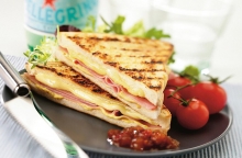 Toast με Διπλό Τυρί και Γαλοπούλα