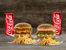2 Extreme Burgers + 2 Μερίδες πατάτες τηγανητές + 2 Αναψυκτικά 330ml