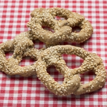 Pretzel Pizza Κασέρι - Λουκάνικο