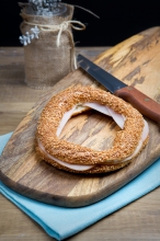 Κουλούρι Ζαμπόν Κασέρι