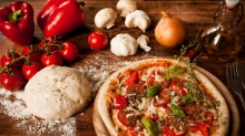 1 Πίτσα Κανονική 28cm επιλογής + 1 Σαλάτα του Σεφ + 2 Μπύρες Βεργίνα 330ml