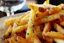 Πατάτες Τηγανιτές Sauce BBQ και Μπέικον Μερίδα