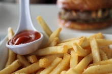 Πατάτες Τηγανιτές Sauce Γιαουρτιού και Μπέικον Μερίδα