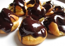 Profiterole με Σοκολάτα Ganache