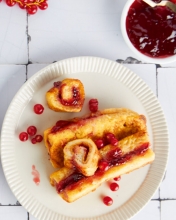 Ρολό με Μαρμελάδα Φράουλα και Τυρί Κρέμα