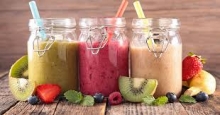Smoothie Delight με Ροδάκινο, Χυμό Παπάγια και Φράουλα.