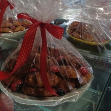 Πιατέλα Στολισμένη με Κουλούρια Πασχαλινά