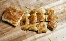 1 Καφές επιλογής + 1 Μπουγάτσα Κρέμα + 1 Νερό 500ml