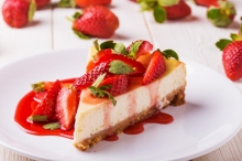 Cheesecake Φράουλας Χωρίς Ζάχαρη (Ωμοφαγικό)