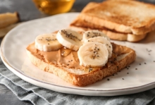 Ψωμί Ολικής με Φυστικοβούτυρο Kiss the Earth