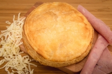 Ζαμπονοτυρόπιτα με Σάλτσα