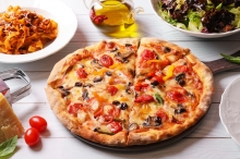 Πίτσα Επιλογής + Σαλάτα Επιλογής + Μερίδα Πατάτες