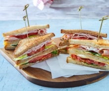 Club Sandwich Ομελέτα με Πατατάκια