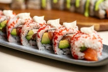 Salmon Avocado Roll (8 τεμ)
