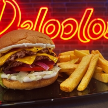 1 Burger επιλογής + 1 Μερίδα Πατάτες Τηγανητές + 1 Σαλάτα επιλογής