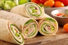 Τορτίγια Τυρί, Λουκάνικο Φρανκφούρτης, Μαγιονέζα και Μουστάρδα