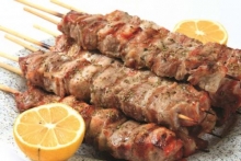 1 Πίτσα Μεγάλη + 5 Σουβλάκια Χοιρινά ή Κοτόπουλο + 1 Αναψυκτικό 1.5lt
