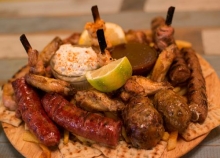 Ποικιλία Κρεατικών Μεγάλη + Αναψυκτικό 1.5lt