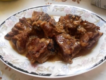 Χοιρινό Κρασάτο με Κρεμώδη Πουρέ Πατάτας