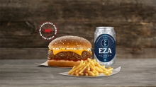 1 Burger Μικρές Φάρμες Deluxe + 1 EZA Lager 330ml