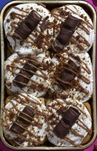 Premium Cinnamon Roll Bueno Cream και Bueno Bar