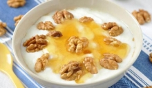 Γιαούρτι με Μέλι, Cranberries, Μπανάνα και Βρώμη