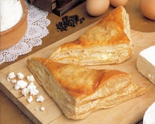 Τυρόπιτα Τρίγωνη με Υλικά Επιλογής