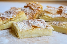 Μπουγάτσα Γλυκιά Κομμένη