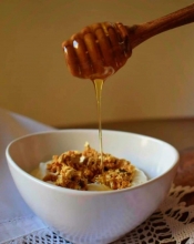 Γιαούρτι με Granola, Αμύγδαλο, Μέλι και Καρύδα