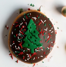 1 Καφές επιλογής + 1 Christmas Donut επιλογής