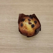 Muffin Βανίλια με Γέμιση Σοκολάτα-Φουντούκι και Ντεκόρ Σοκολάτα