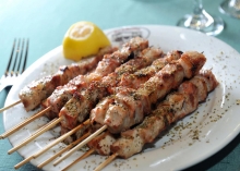 10 Καλαμάκια επιλογής + Πιτάκια + Πατάτες Τηγανητές + 1 Coca-Cola 1.5lt επιλογής