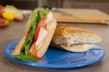 1 Μπαγκέτα Γαλοπούλα + 1 Χυμός Amita 250ml επιλογής