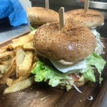 Burger με Μπιφτέκι Μοσχαρίσιο