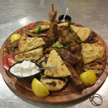 Ποικιλία Κρεατικών για 4 Ατομα