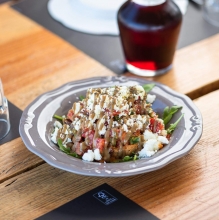 Σαλάτα Χιώτικη Παξιμαδοκουλούρα