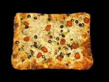 Happy Hour (14:00 - 19:00): The BOX: 1 Ολόκληρη Πίτσα Detroit (4 κομμάτια)