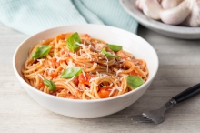 Spaghetti Napolitana + Αναψυκτικό 330ml
