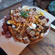 Μικρή Ποικιλία Κρεατικών με Γύρο