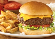 Burger με Μπέικον με Χωριάτικο Ψωμάκι