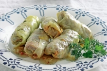 Λαχανοντολμάδες Αυγολέμονο και Πατάτες Φούρνου