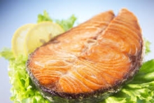 Σολομός Φρέσκος με Βραστά Λαχανικά και Σάλτσα Λεμονιού