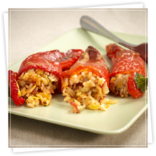 Πιπεριές Φλωρίνης Γεμιστές με Ρύζι, Μυρωδικά και Πατάτες Φούρνου