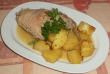 Κουνέλι Στιφάδο με Πατάτες Μελωμένες