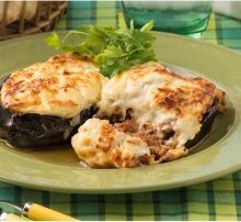 Μελιτζάνες Παπουτσάκια (2 τεμ) με Πατάτες Φούρνου Κοκκινιστές