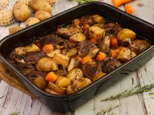 Μοσχαράκι σε Μπλανκέτ με Πατάτες Φούρνου